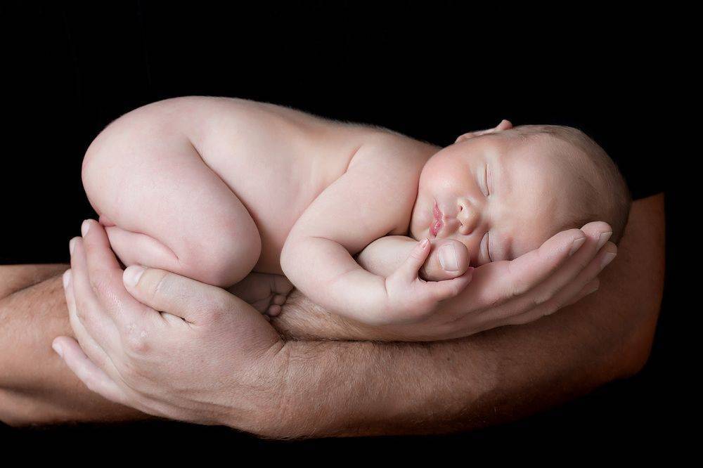 Ребенок засыпает только на руках - что делать?