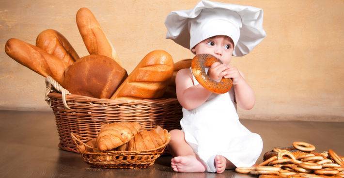 Давать ли хлеб малышу: 4 факта, которые обязана знать каждая мама