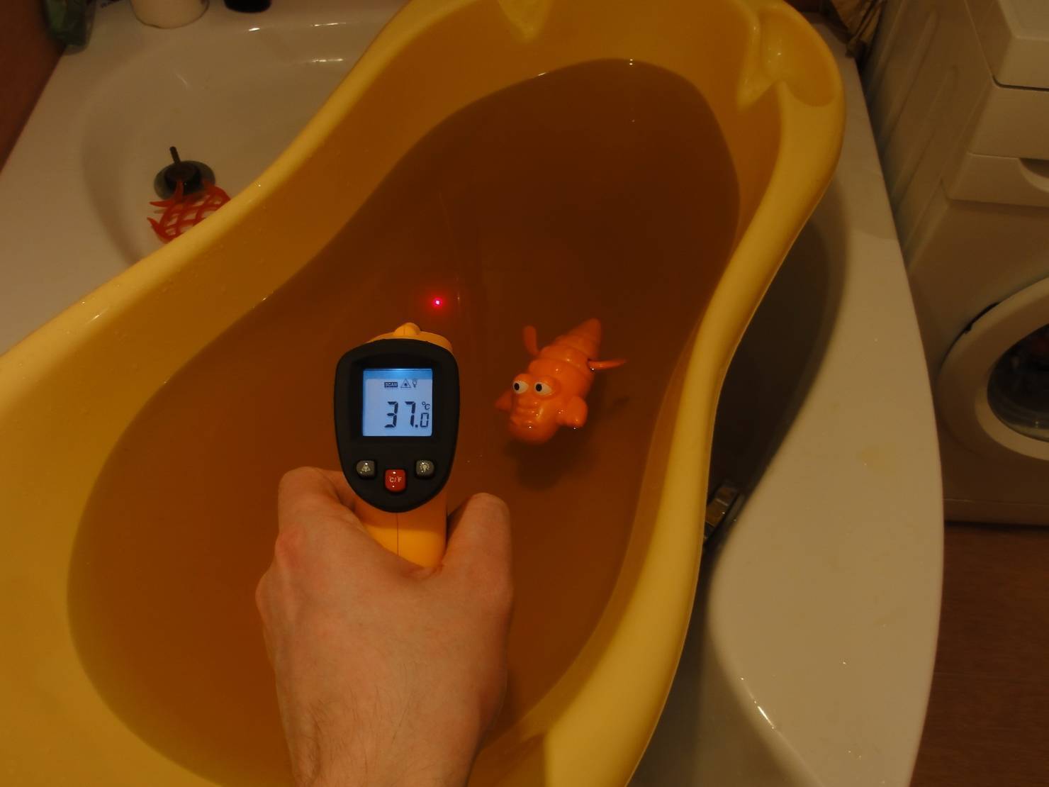 Температура воды для купания новорожденного