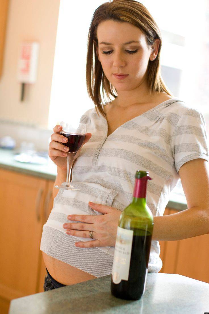 Можно ли беременным красное или белое вино: мнения специалистов