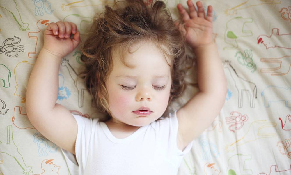 Ребенок 2-3 лет просыпается ночью с истерикой и не знает, чего хочет: причины и коррекция ночных страхов и кошмаров