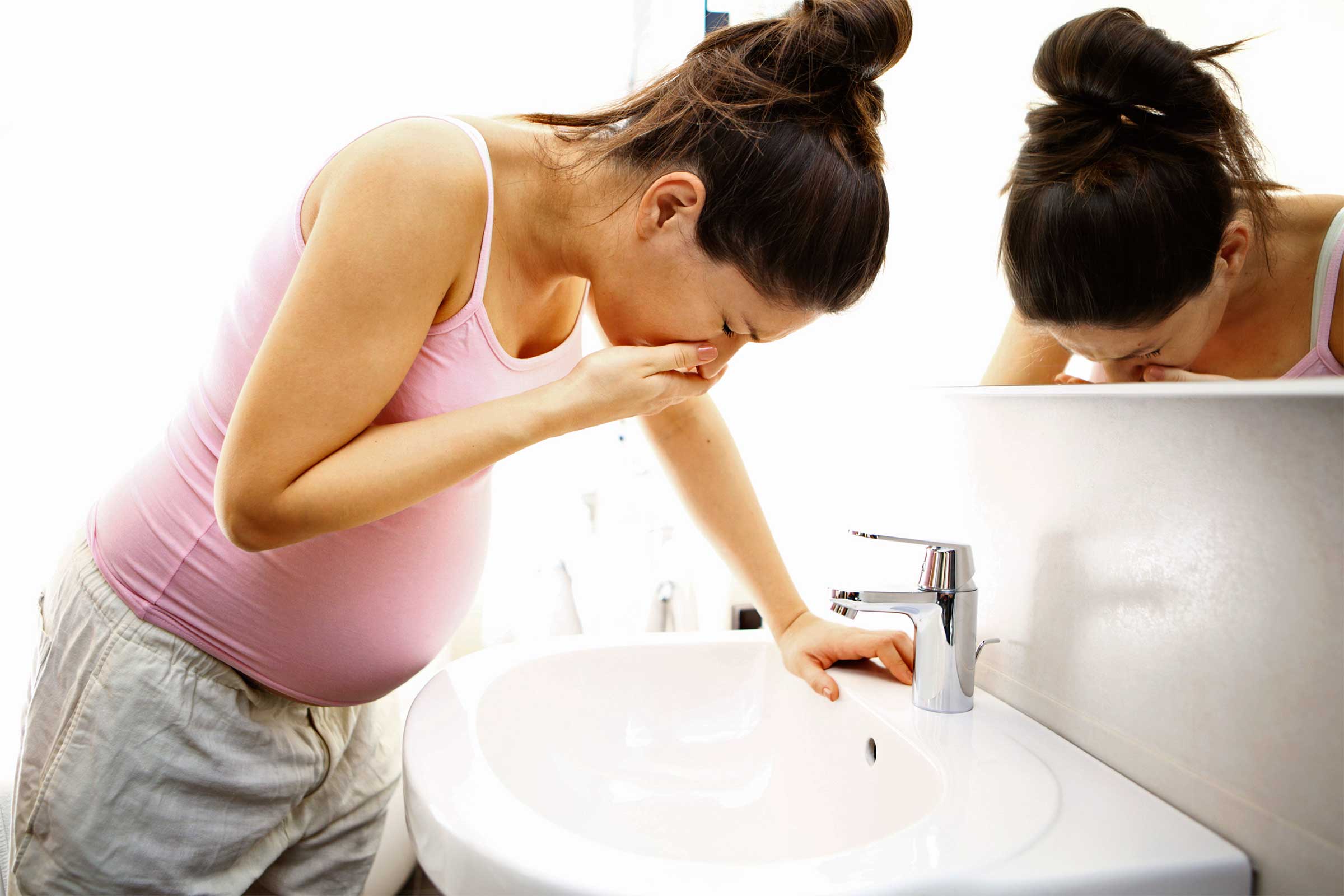 Рвота желчью при беременности: почему тошнит и рвет, ответ врача