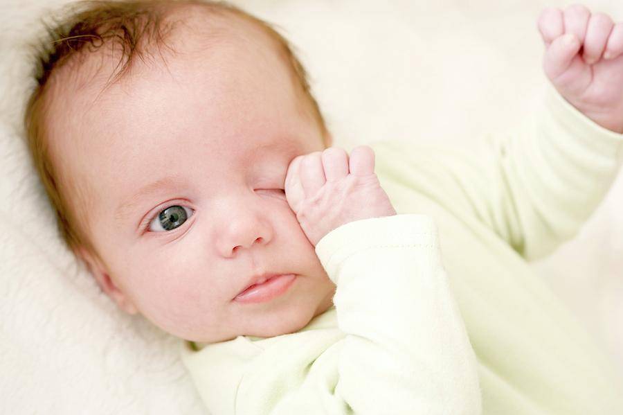 Почему у ребенка чешутся глаза и нос: что делать