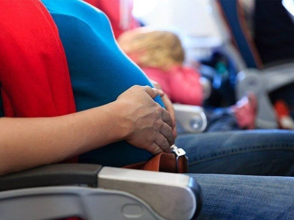 Можно ли беременной летать на самолете: вредно ли летать на ранних сроках, до какой недели по закону можно летать и когда перелет может закончиться преждевременными родами