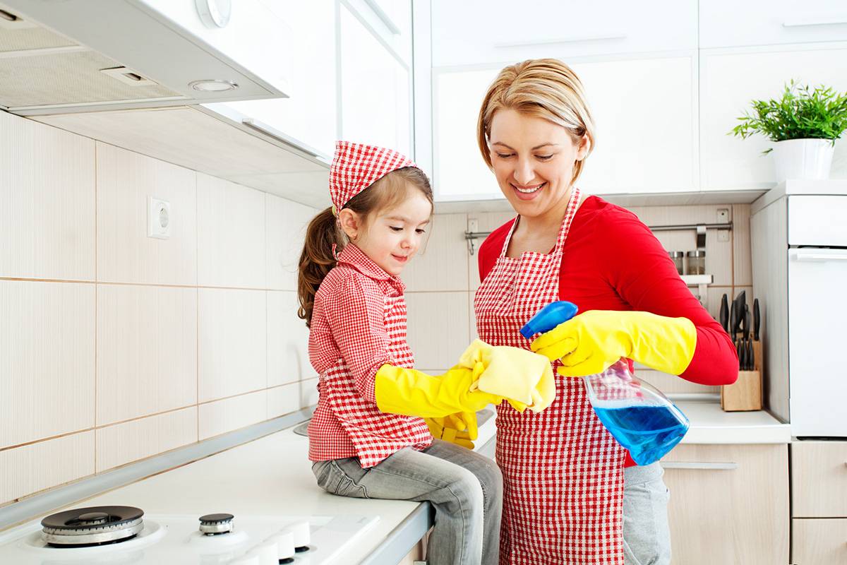 Как приучить ребёнка помогать по дому