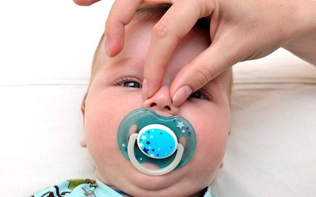 Шмыгает носом но соплей нет. У новорожденного ребенка заложен нос. Если у новорожденного ребенка заложен нос.
