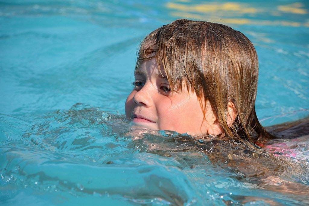 Почему маленькие дети боятся моря и не хотят купаться в большой воде