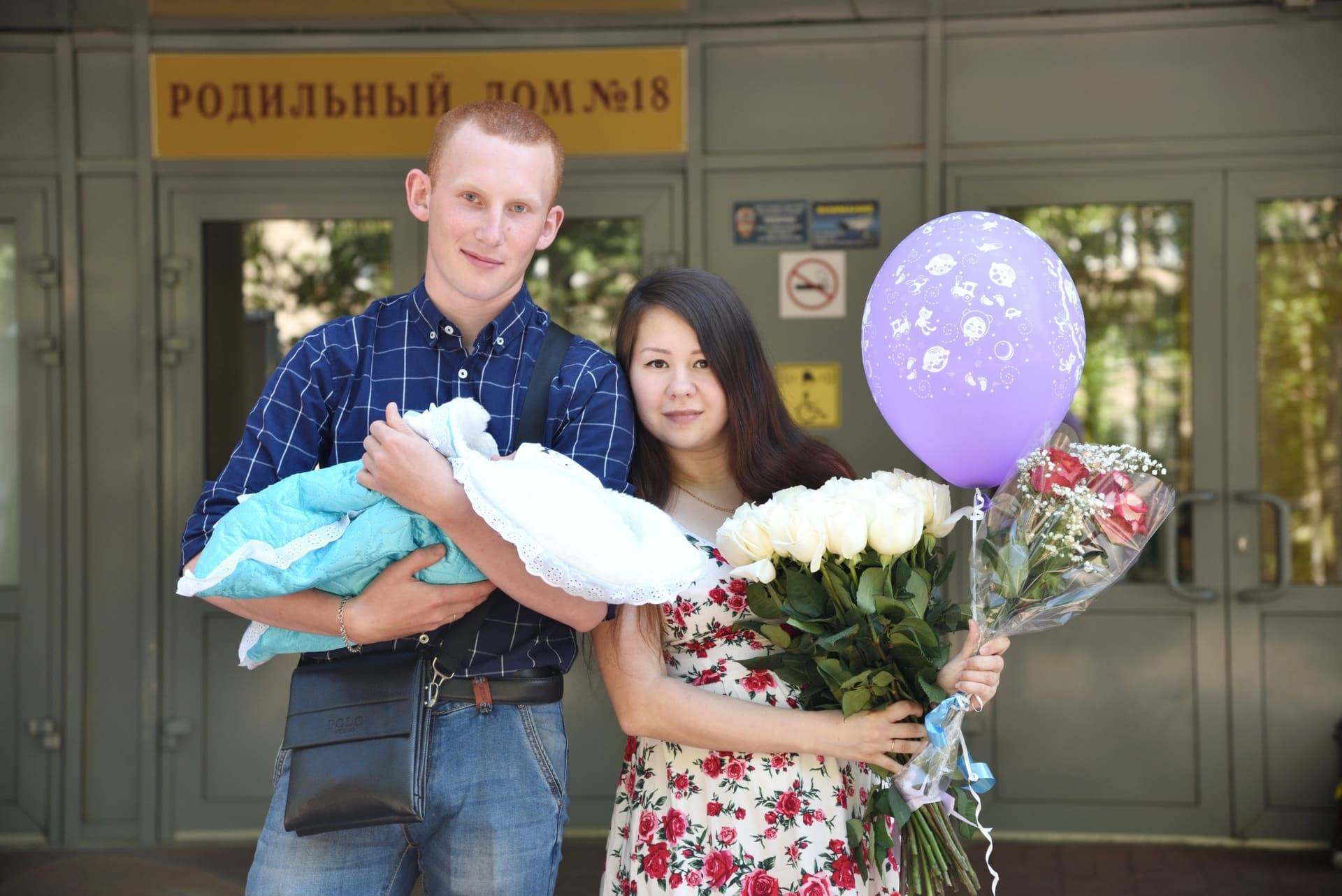 Никто из родни не хочет брать больную бабушку в семью, в пансионат не хочет, сиделки невыход. кто тогда должен? - интернет странник