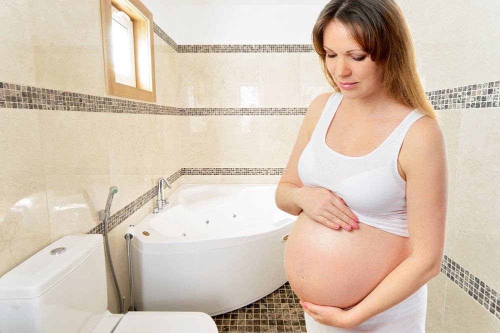 Понос при беременности в первом, втором и третьем триместрах: что делать, чем лечить?