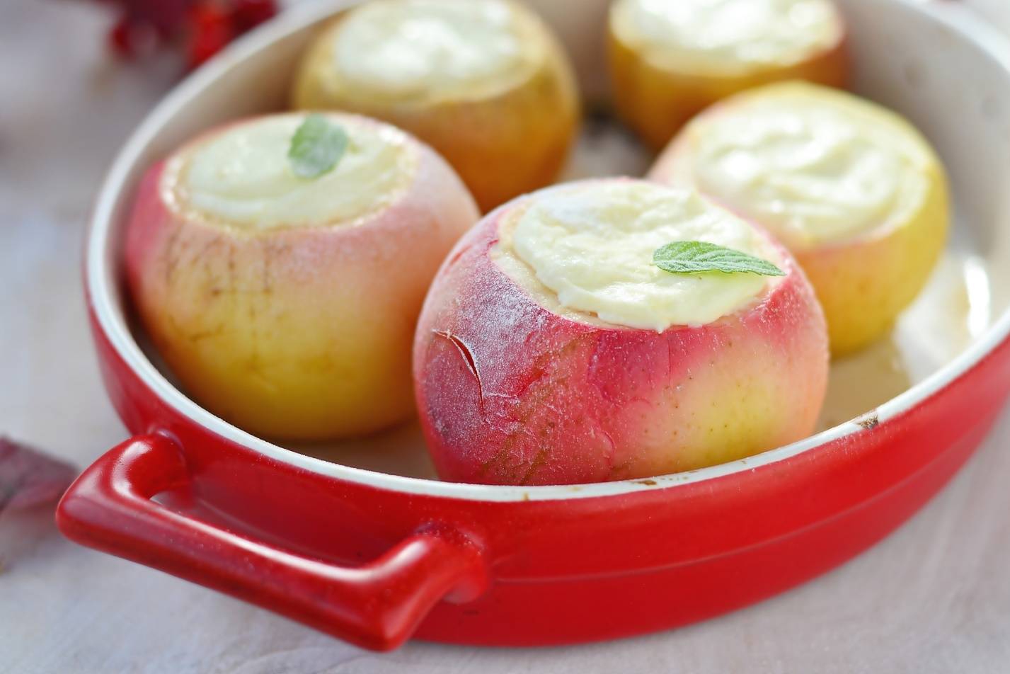 Печеные яблоки: полезные свойства, диетические рецепты