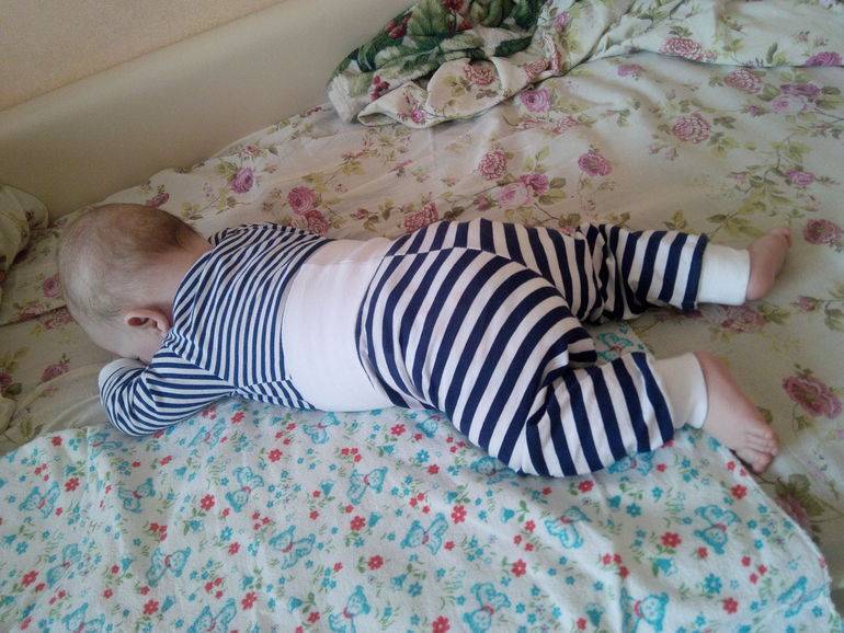 Можно ли младенцу спать на животе