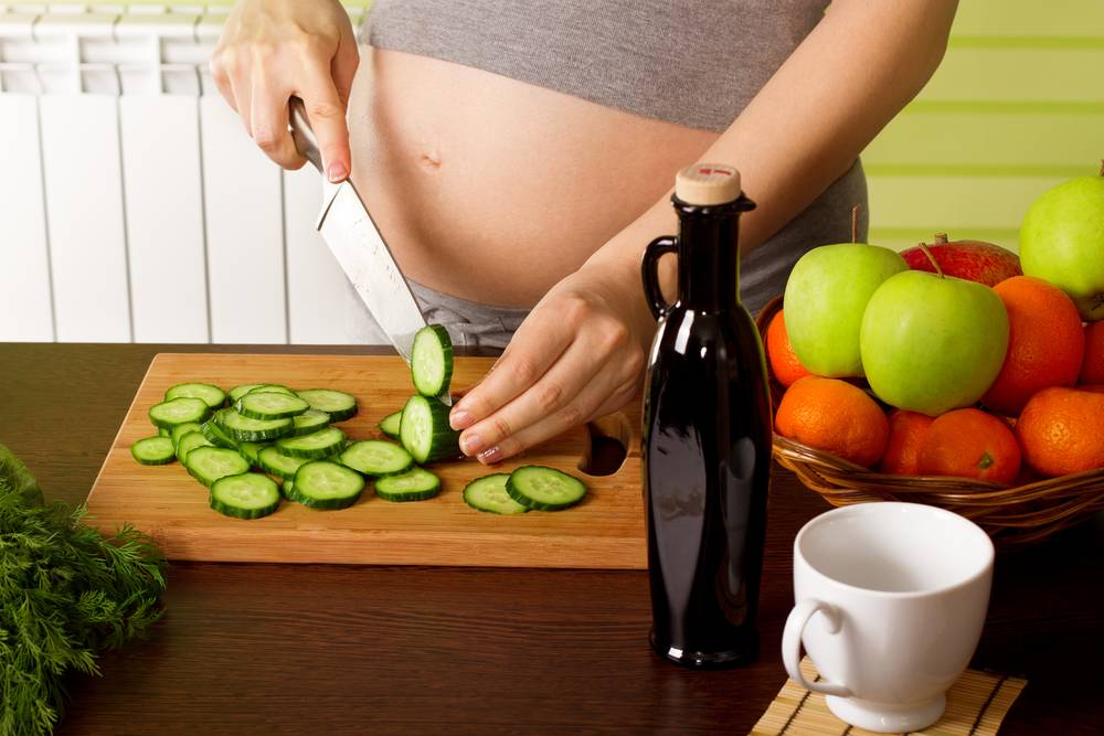 Огурцы при беременности: можно ли кушать маринованные, соленые бочковые, свежие или консервированные, в каком количестве их можно употреблять, и кому стоит отказаться
