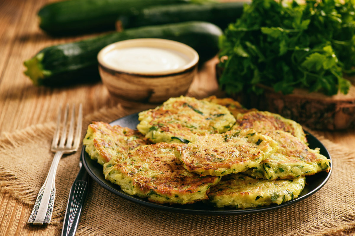 Оладьи из кабачков — рецепты простых и вкусных овощных оладьев