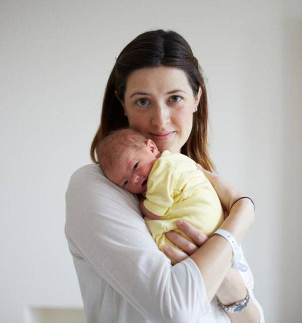 Как правильно держать и брать на руки новорожденного – советы для родителей