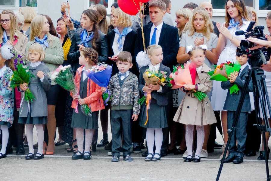 Как одеться маме на линейку 1 сентября: нарядные, эффектные и универсальные образы