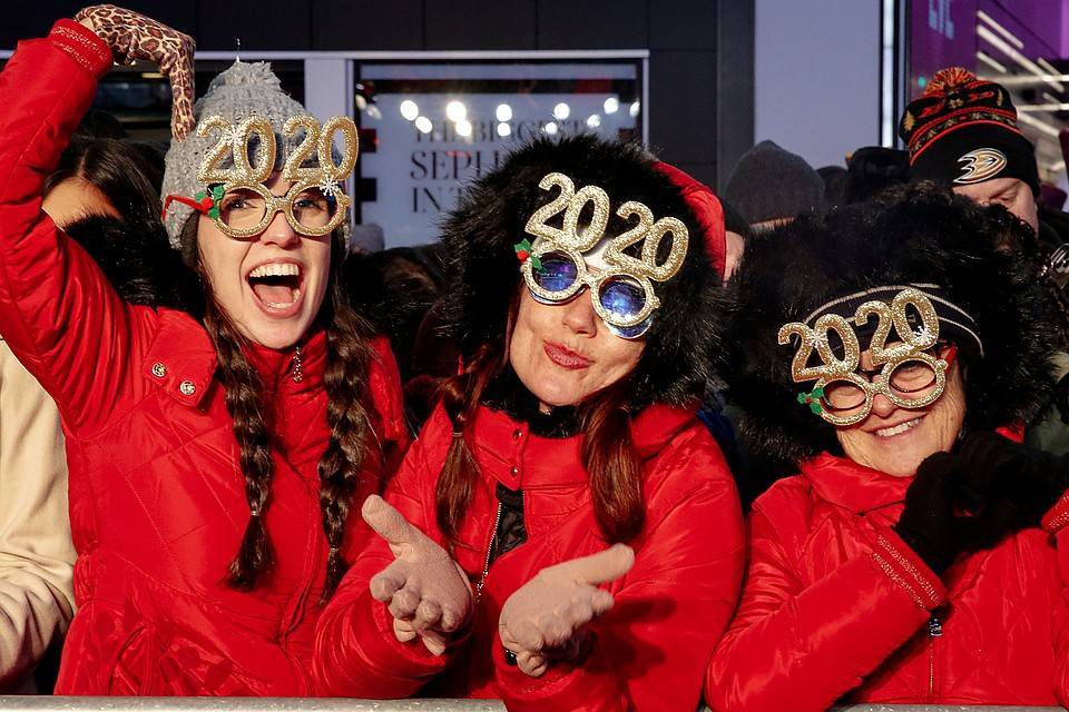 В чем встречать новый год 2020: 100 фото ярких образов