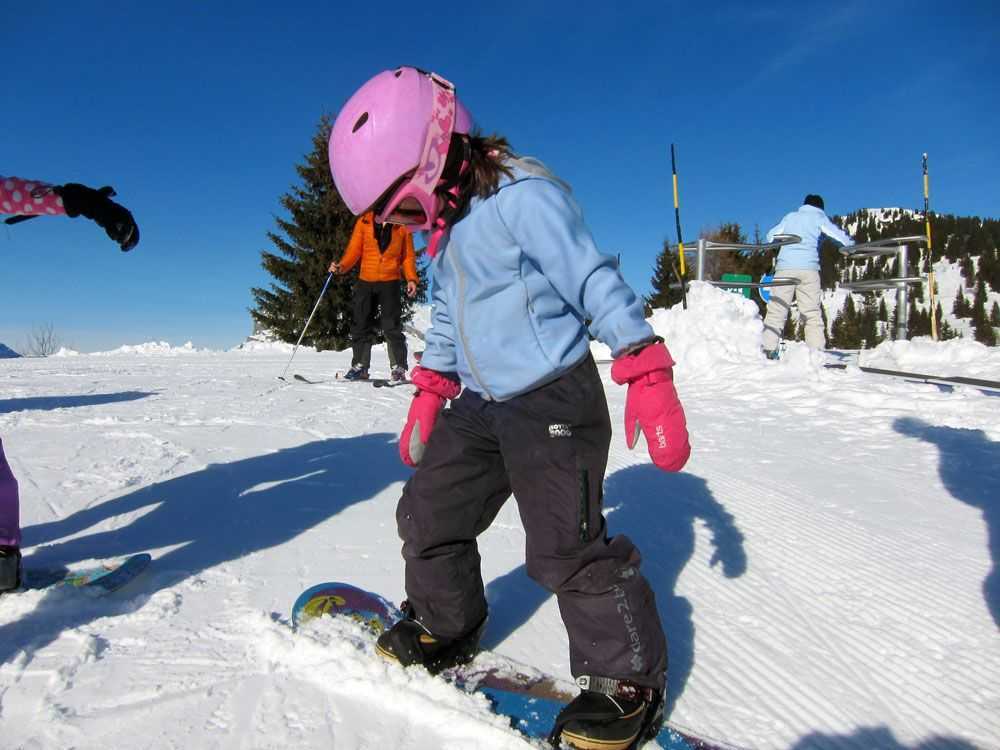 Учим ребенка кататься на сноуборде