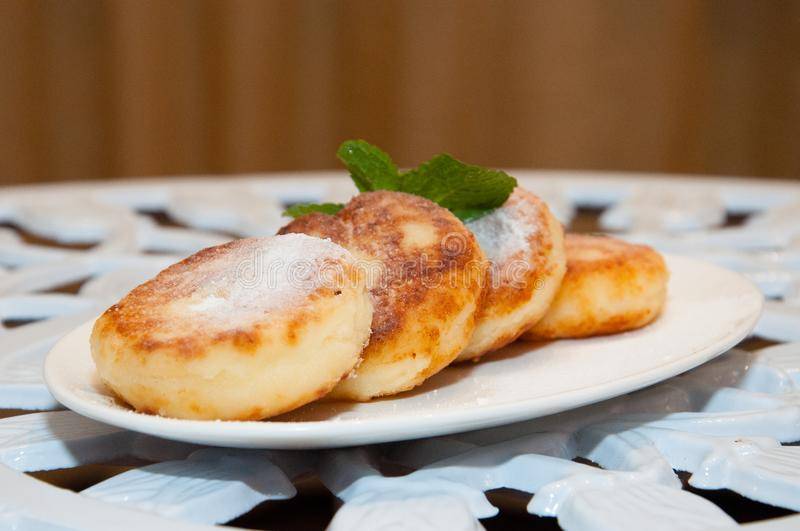 Рецепты сырников для детей 1-2 лет: готовим в духовке, на пару и в мультиварке