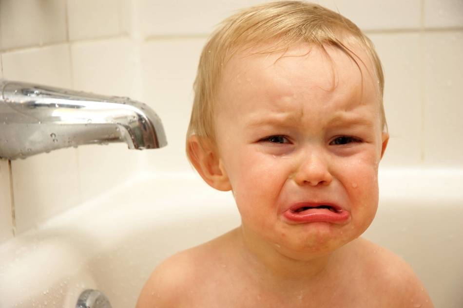 Ребенок боится купаться в ванной - что делать