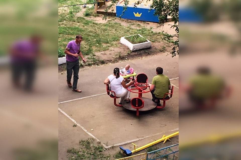​​трудности на детских площадках: опыт мам