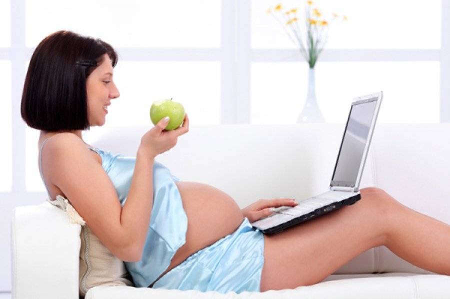 Компьютер и беременность: влияние, можно ли работать и как правильно сидеть за ним беременным, возможный вред, отзывы