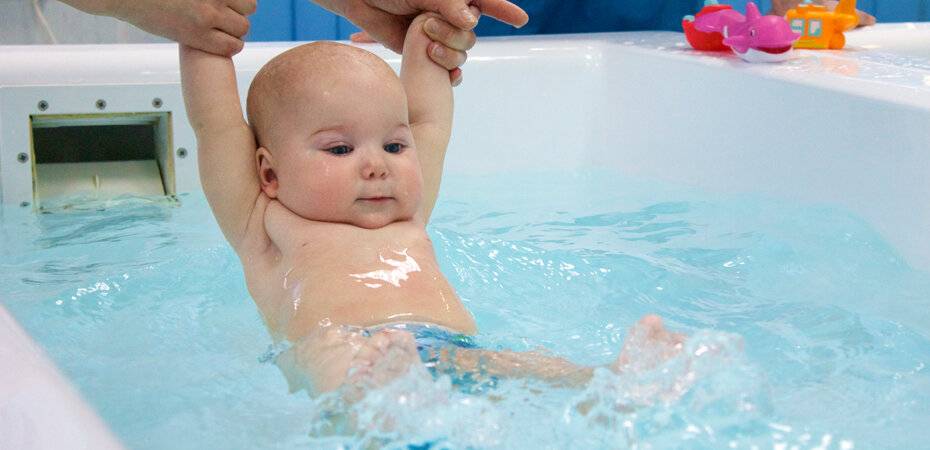 Грудничковое плавание: учим новорожденного плавать и нырять