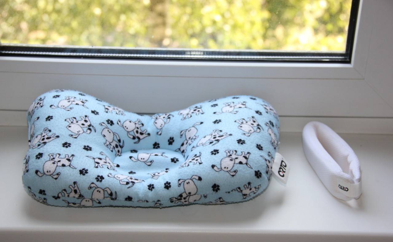 Подушка для новорожденного: с какого возраста нужна и чем опасна?