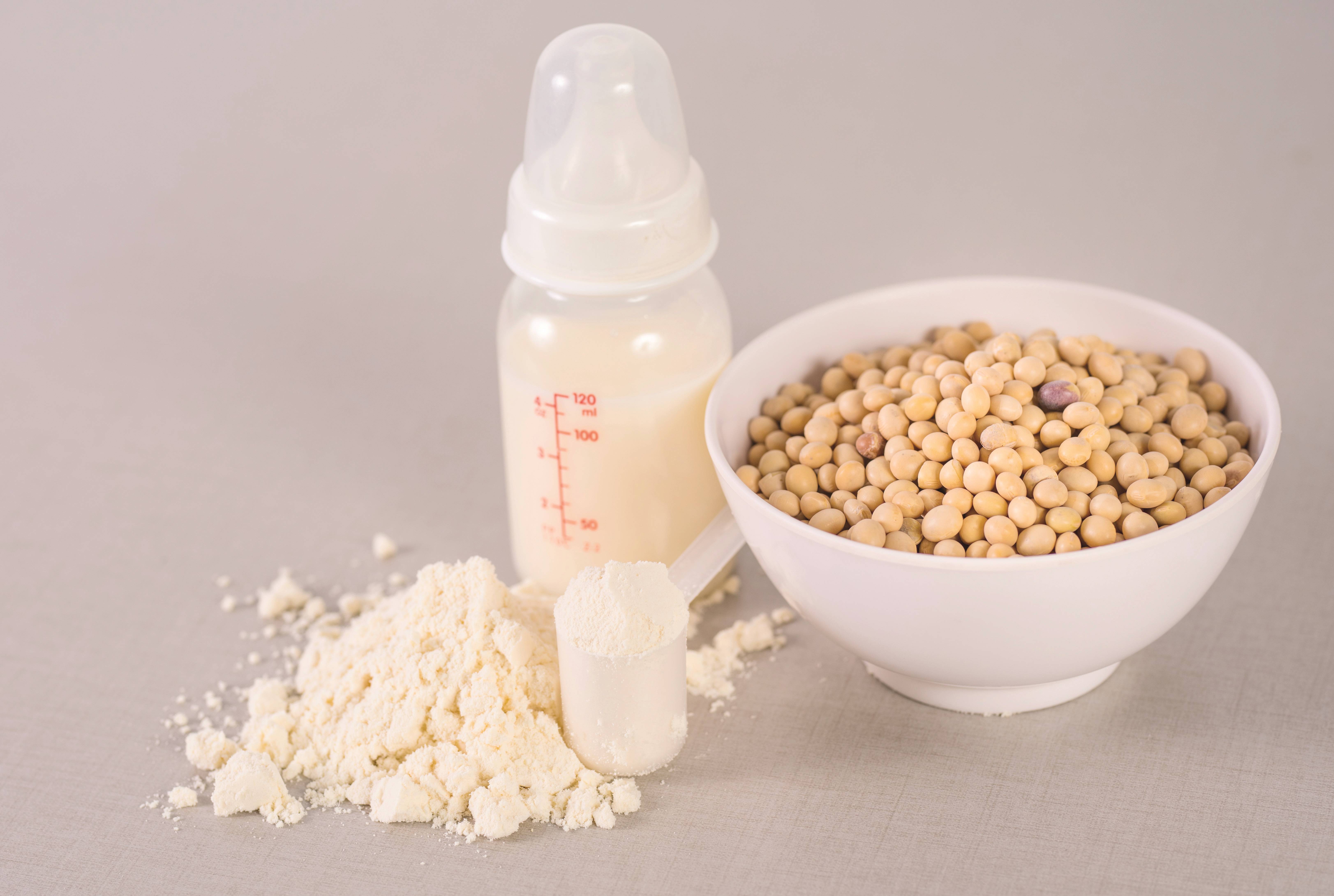Соевое молоко при грудном вскармливании, можно ли употреблять его и саму сою молодой маме при гв и беременности, соевое молоко кормящим