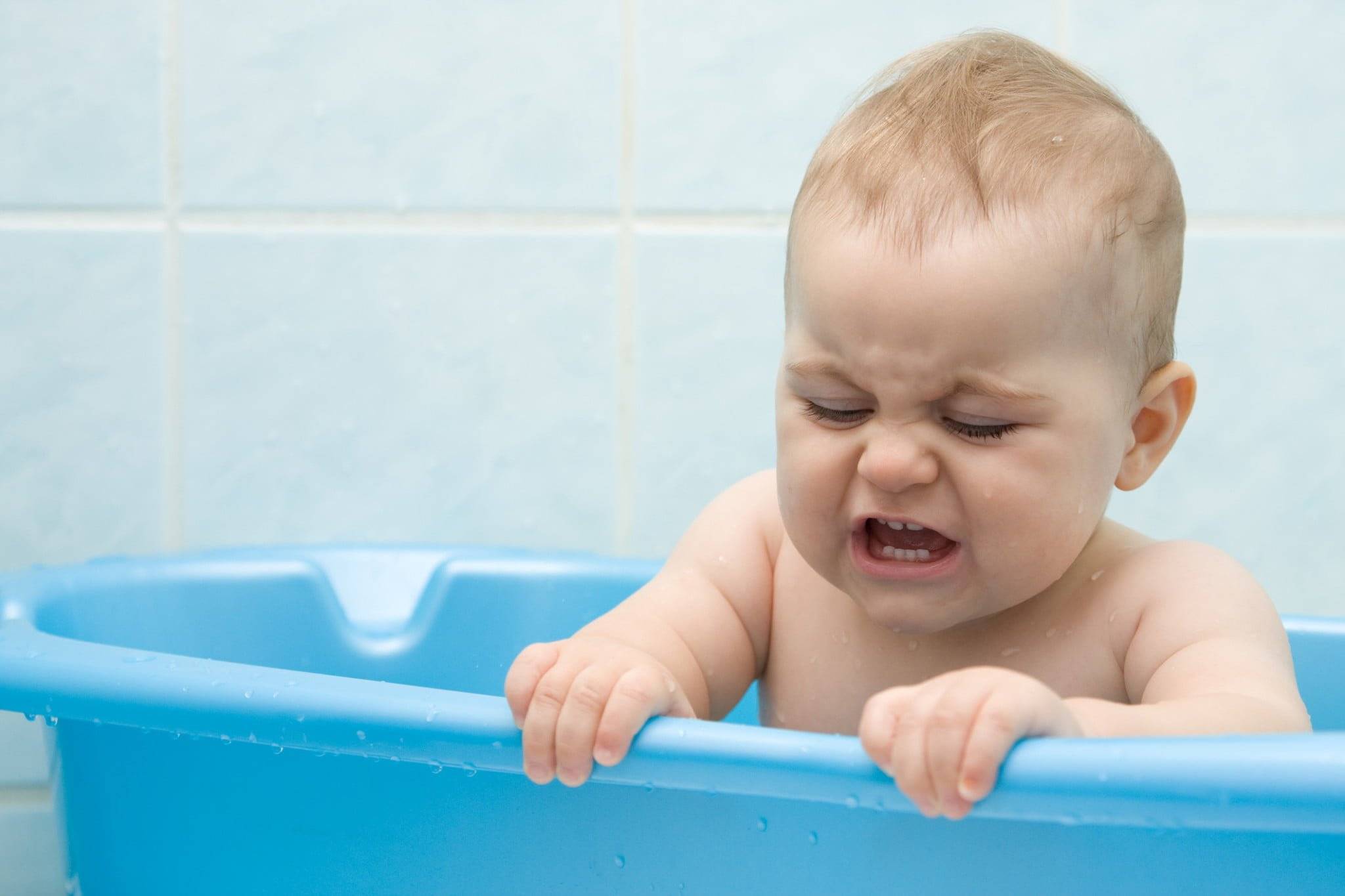 Ребенок боится воды: почему так происходит и что с этим делать
