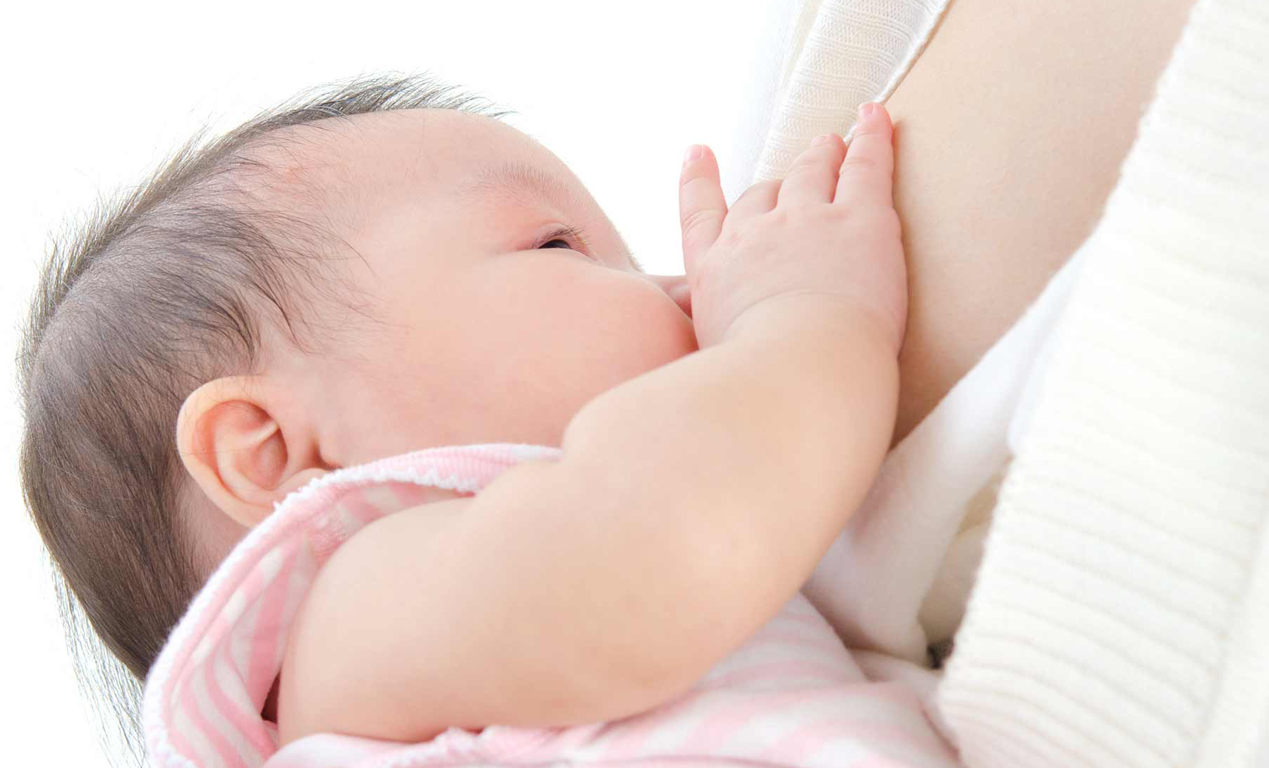 Почему новорожденный не берет. Грудное вскармливание новорожденных. Новорожденный плачет при кормлении грудью. Молочница и грудное вскармливание новорожденных. Грудной ребенок выгибается и плачет.