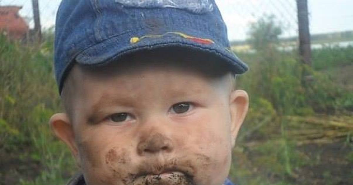 Ребенок ест песок: почему он это делает, чего не хватает в организме, как реагировать на ситуацию?