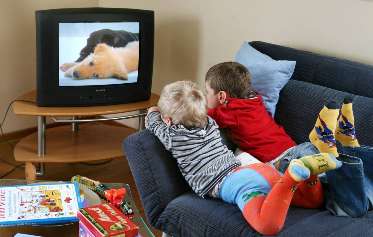 Сколько ребенку можно смотреть телевизор