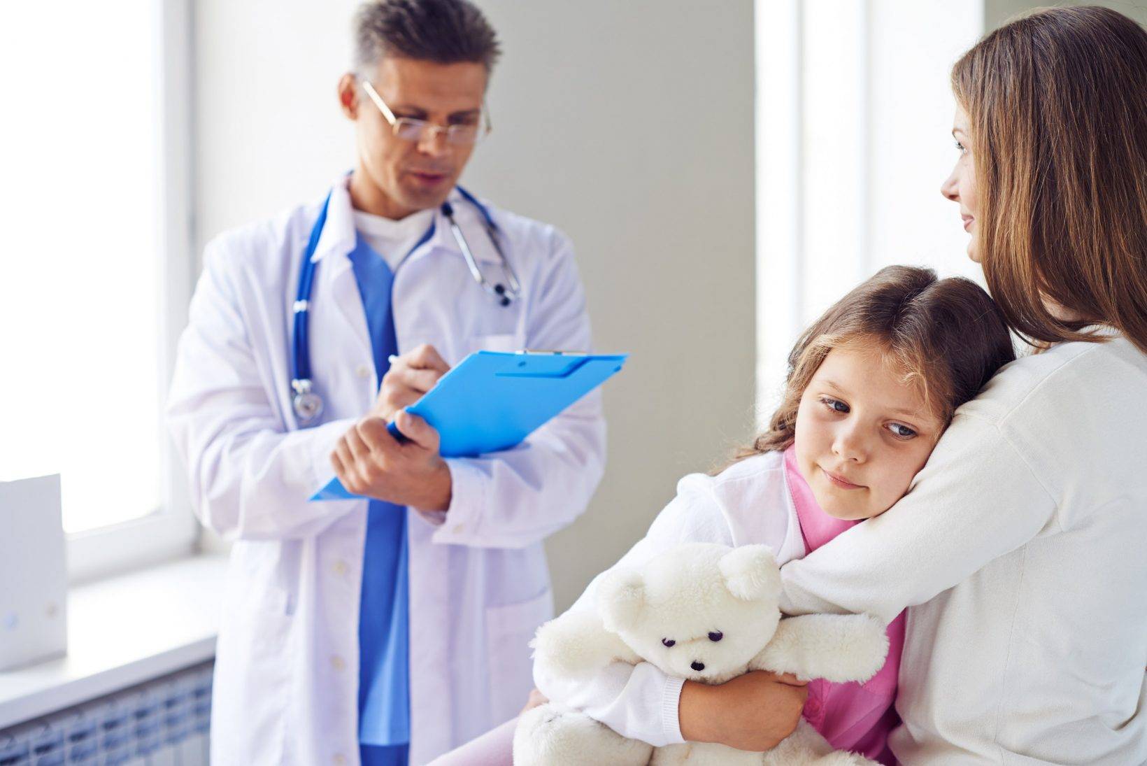 Ребенок боится врачей: причины и пути решения проблемы, советы (с видео)