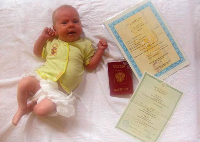 Как прописать новорожденного ребенка: документы, правила
