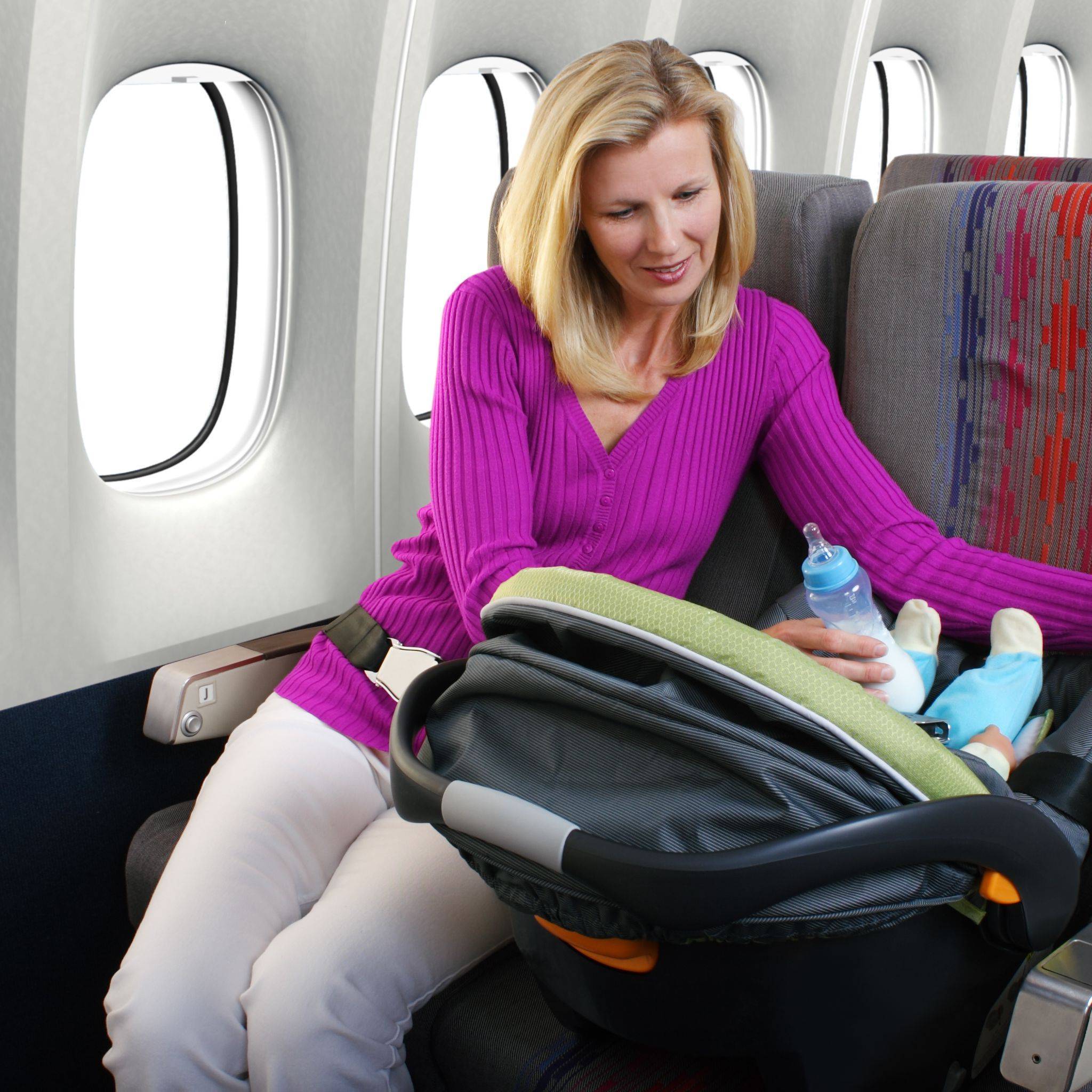 Что можно ребенку в самолет. Люлька для самолета для малыша. Люлька в самолете для ребенка. Люлька для младенца в самолете. Детское кресло в самолете.