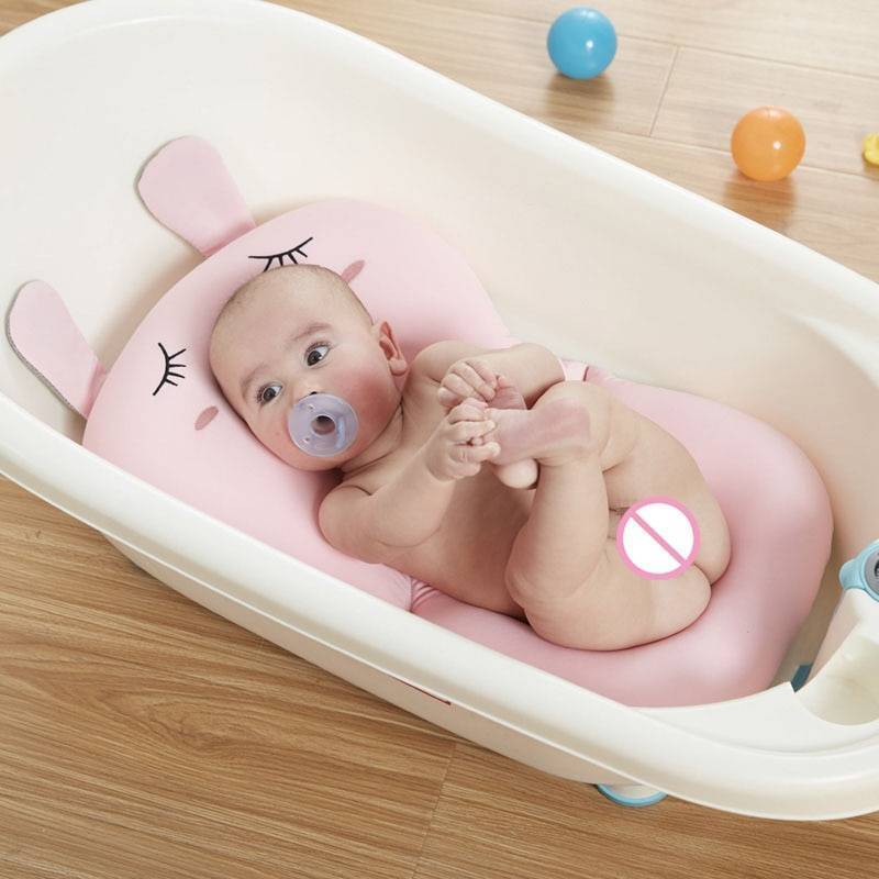 Девочка купать ванночки. Ванночка для новорожденных. Ванночка для купания новорожденных. Ванна для купания новорожденных. Ванная для младенцев.