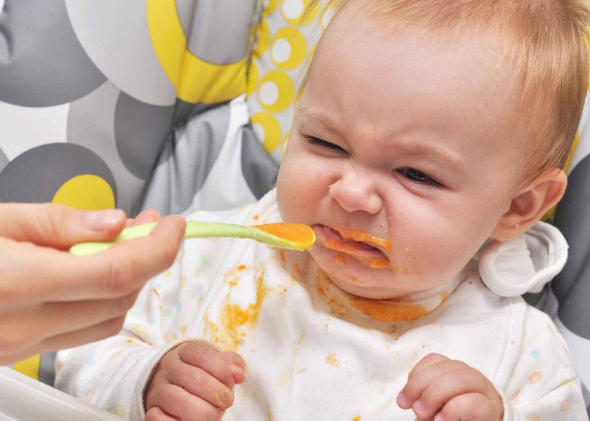 Понравится малышу. Малыш не хочет есть. Ребенок не хочет есть прикорм. Малыш ест. Малыш ест прикорм.