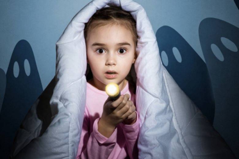 Ребенок боится темноты: советы психолога