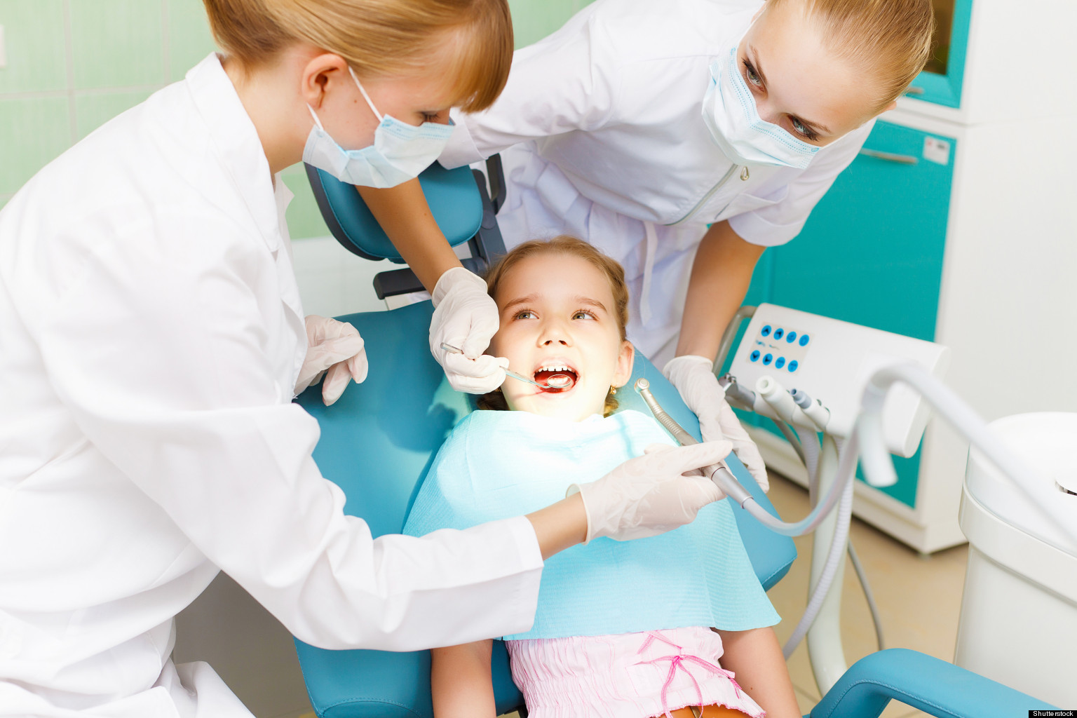 Зубной врач для детей. Ребенок у зубного. Детский стоматолог. Стоматология дети. Детский прием у стоматолога.