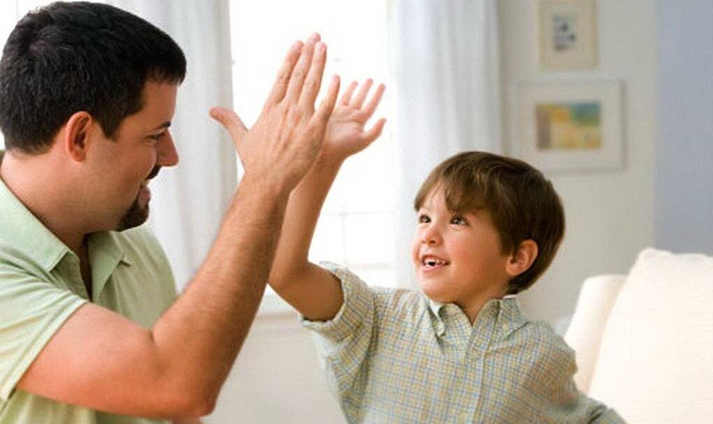 Дети должны слушаться. Послушание детей родителям. Родители и дети воспитание. Послушный ребенок. Ребенок слушается родителей.