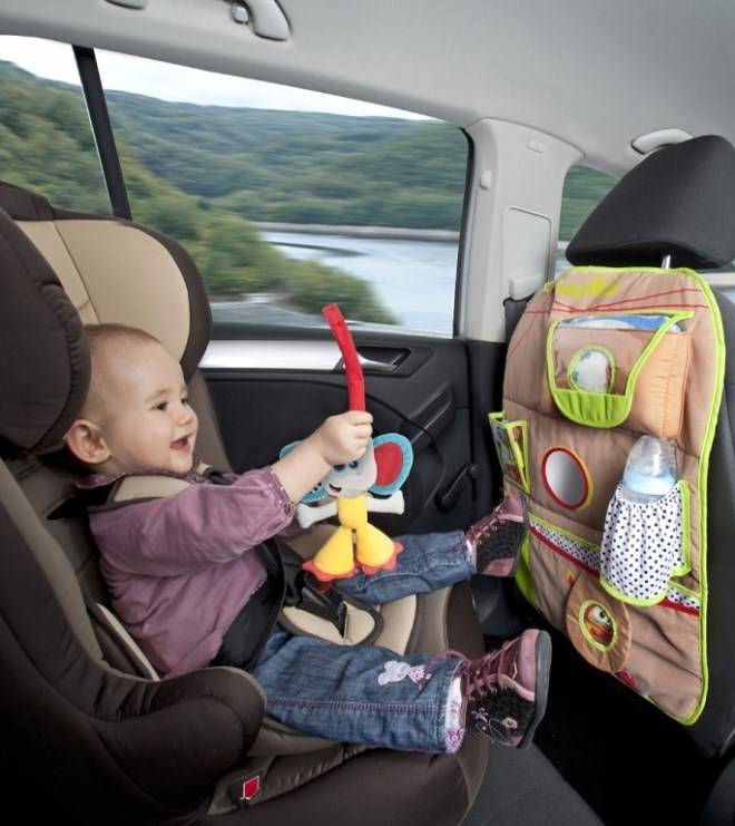Что взять ребенку в дорогу на машине. Игрушки в машину для детей. Игрушка машина. Игрушка для малышей в авто. Игрушка на автокресло.