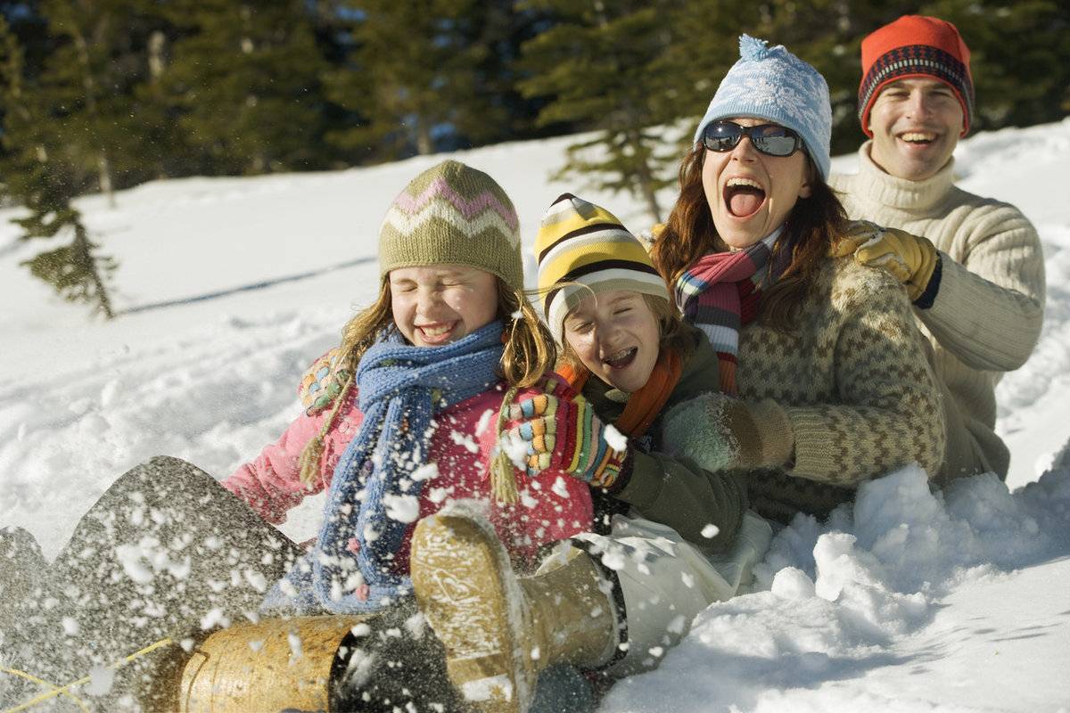 Новогодние каникулы с детьми: 23 идеи, как весело провести вместе время и отлично отдохнуть!