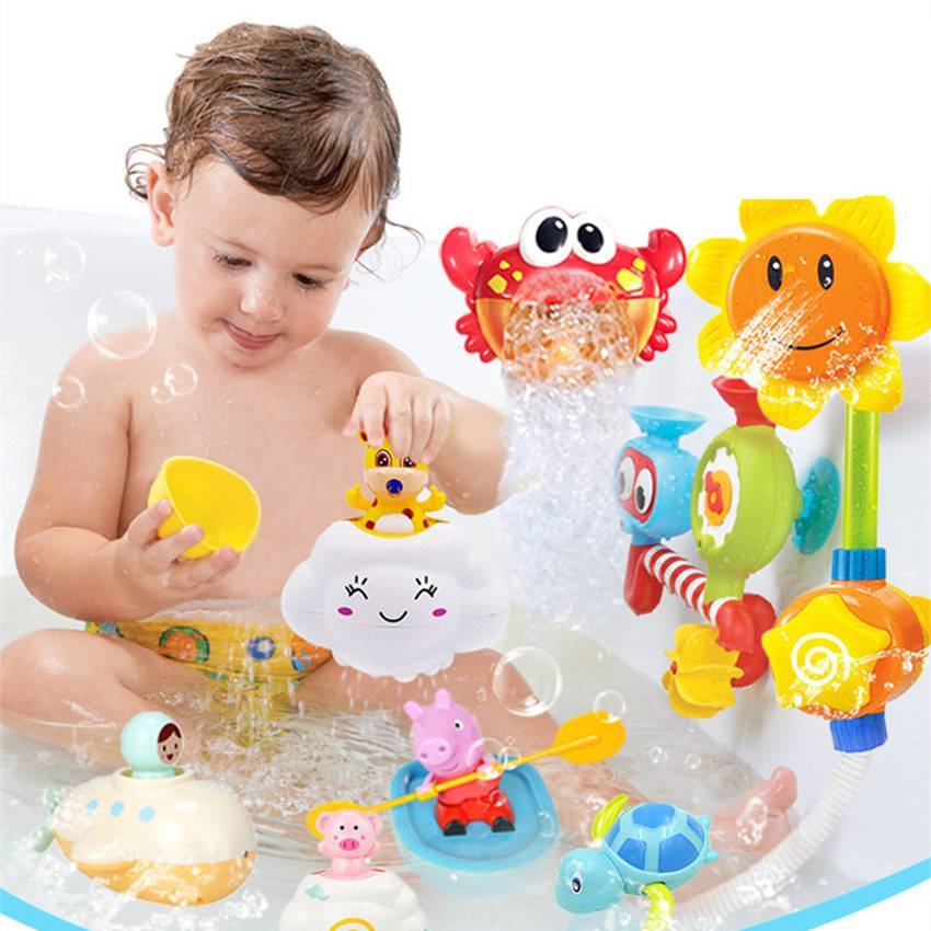 Игры с ребенком в ванной: обзор водных забав для различных возрастов и рекомендации для родителей