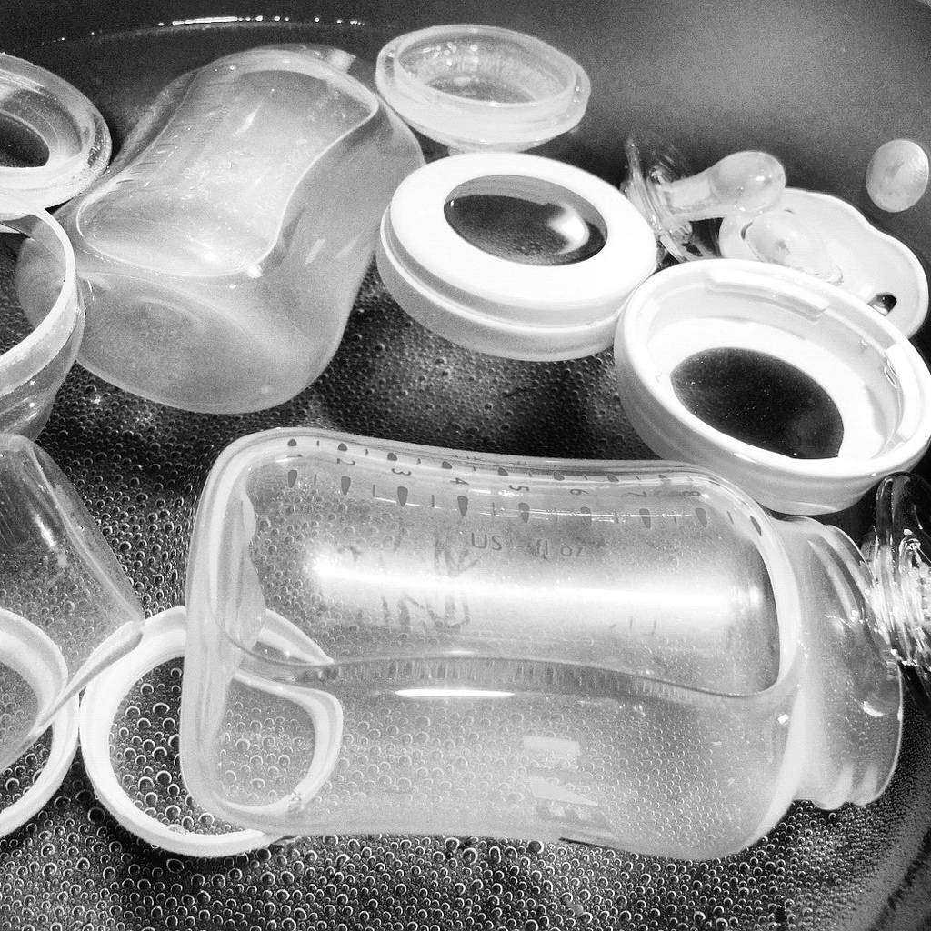 Детский стерильный. Детские бутылочки стерилизация. Бутылочки новорожденного стерилизация. Стерилизация сосок и бутылочек. Стерилизации бутылочек для кормления новорожденных.