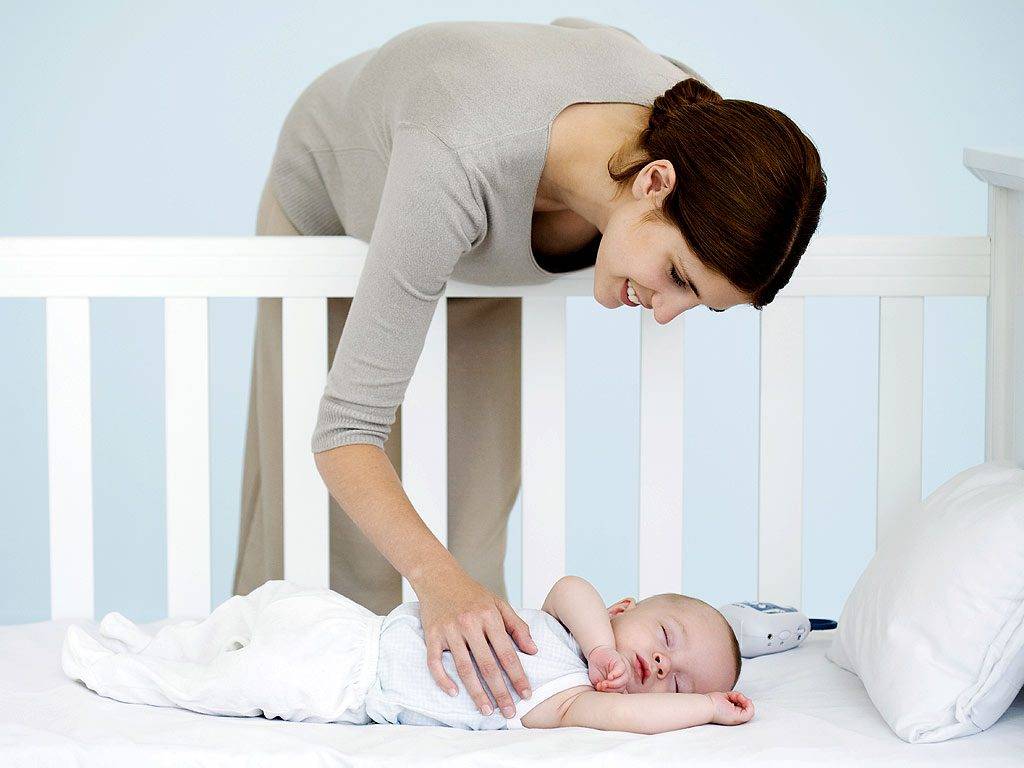 Как отучить ребенка засыпать на руках, когда: в 4 , 6, 8 месяцев?