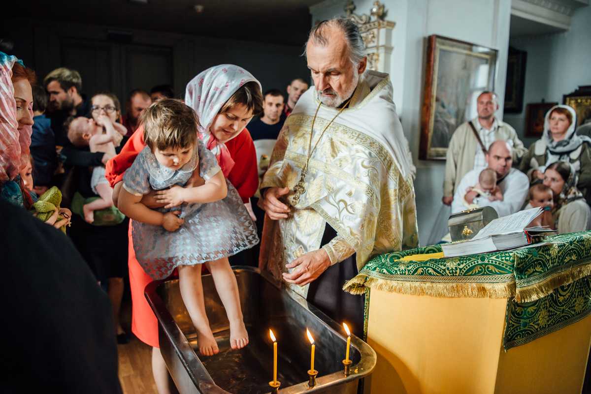 Крещение ребенка в православной церкви: правила, обязанности крестных родителей, ответы на вопросы — дни и даты
