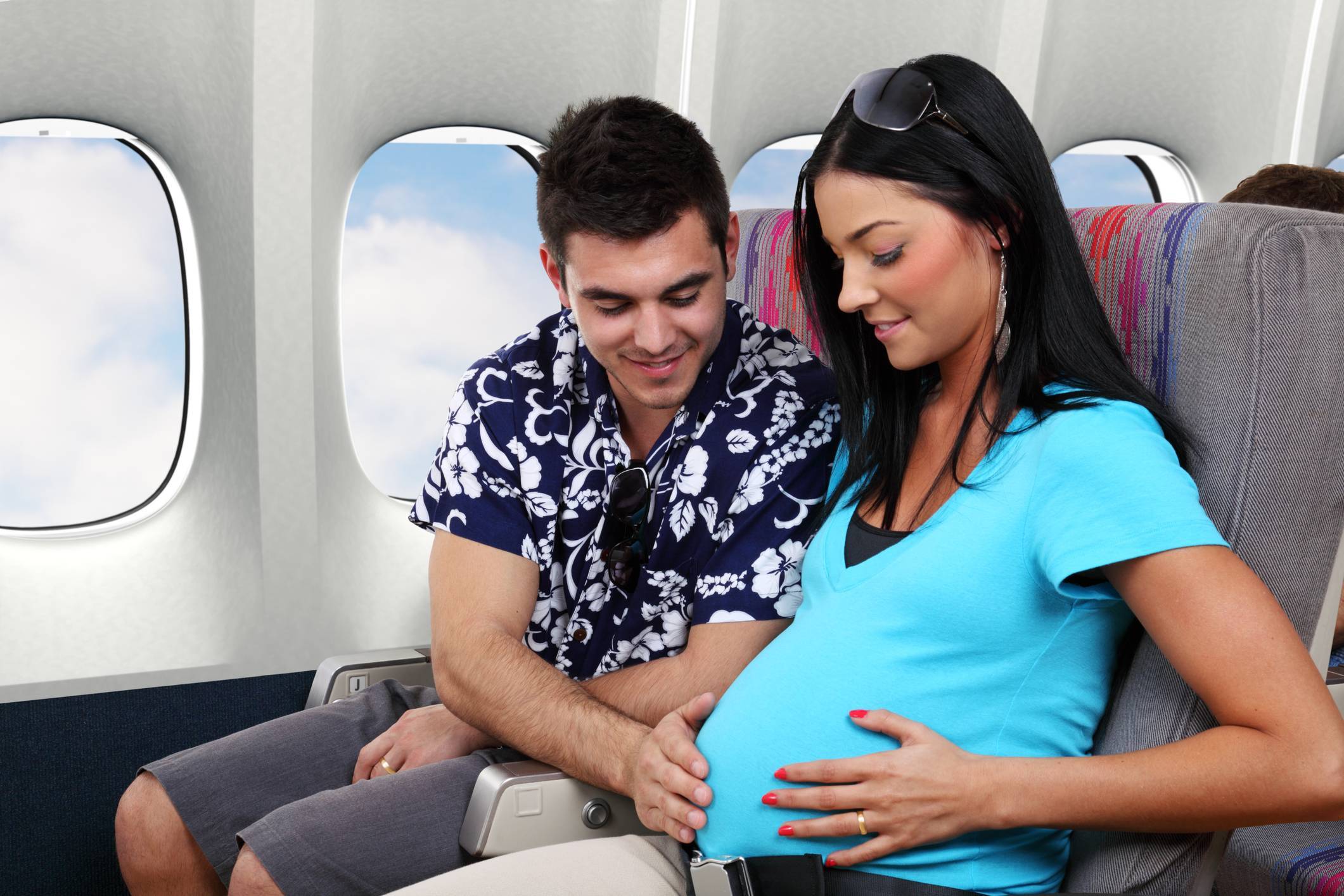 Можно ли беременным летать на самолете, особенности перелетов на ранних и поздних сроках беременности