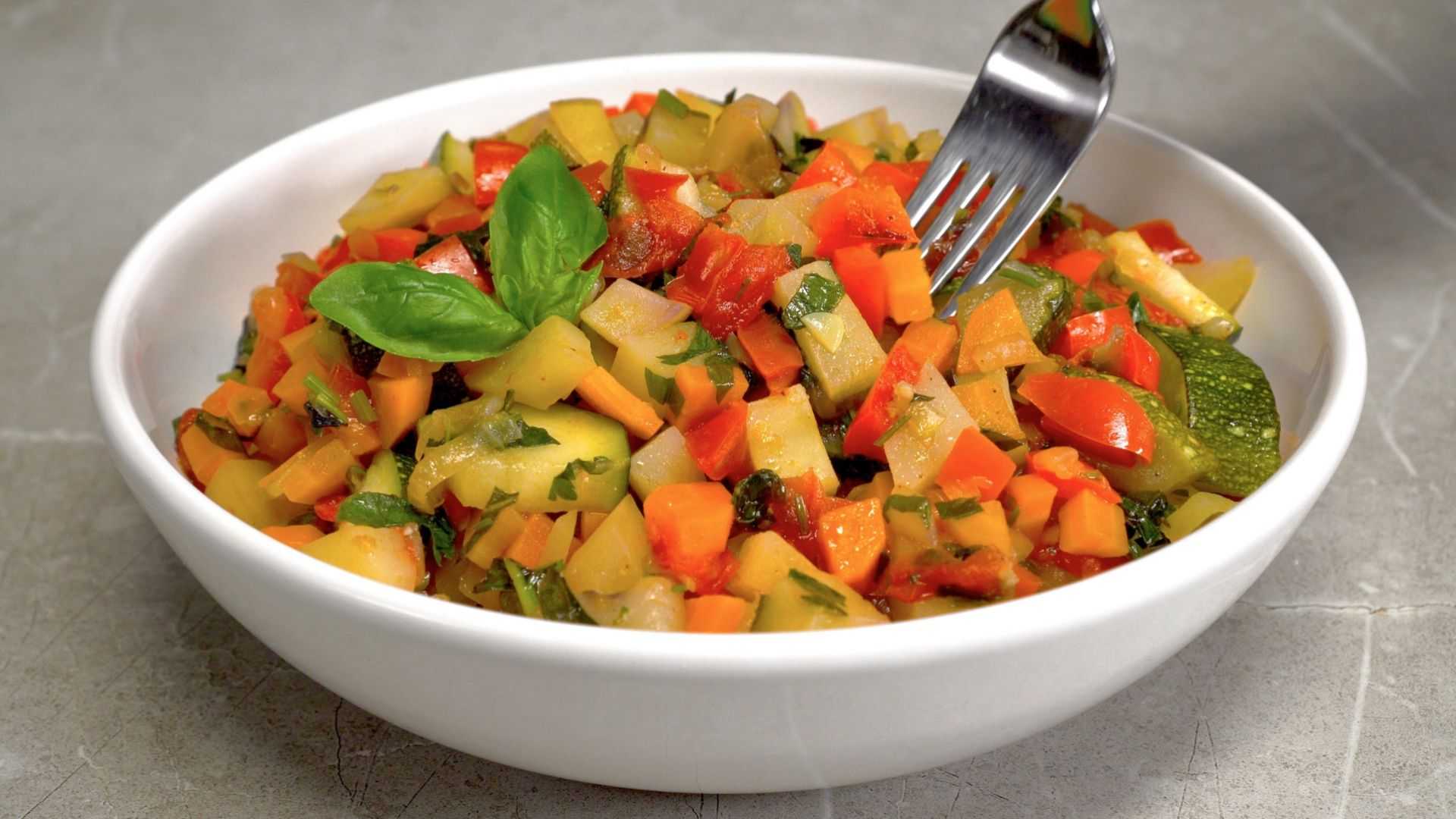 Тушеные овощи в кастрюле рецепт. Овощное рагу. Рагу овощное рагу овощное. Хайнц овощное рагу. Овощное рагу с кабачками.
