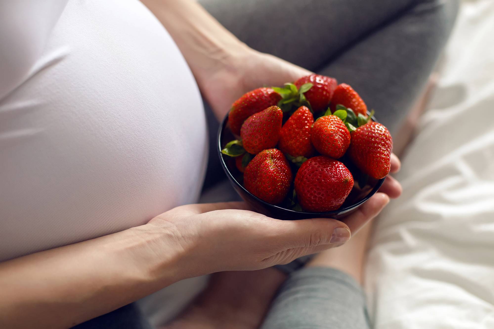 Клубника: чем может быть полезна при беременности?