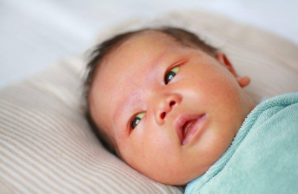 Желтуха у новорожденных: откуда берется и что делать?
